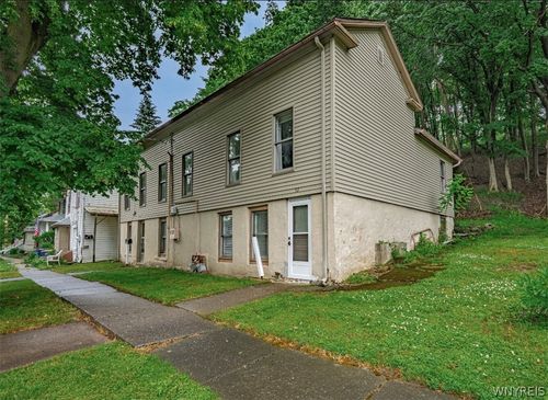 92 Garden St, Lockport, NY, 14094-3018 | Card Image