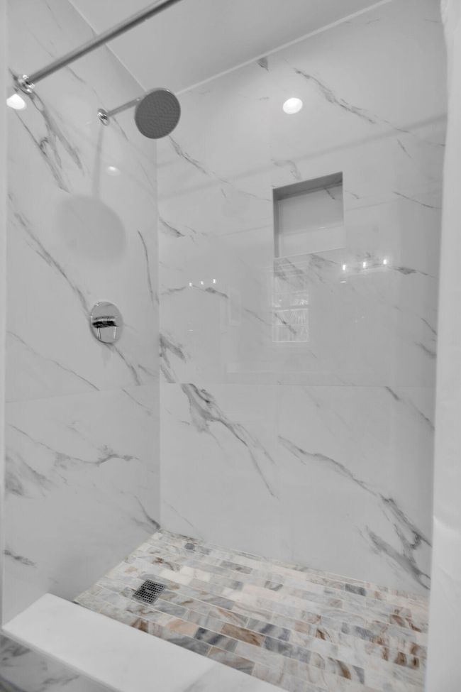 Primary shower | Image 23