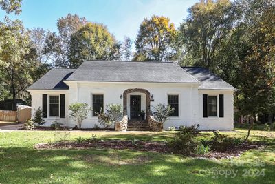 9235 New Towne Drive, House other with 3 bedrooms, 2 bathrooms and null parking in Matthews NC | Image 1