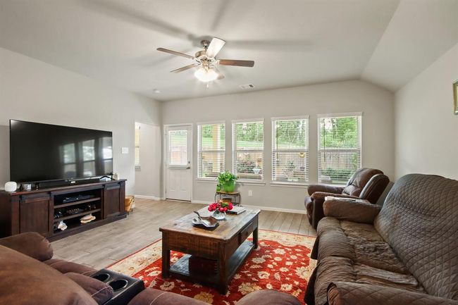 914 Golden Willow Ln, House other with 4 bedrooms, 3 bathrooms and 2 parking in Conroe TX | Image 7