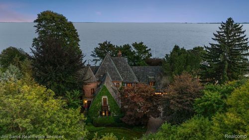 49016 Point Lakeview Dr, Chesterfield, MI, 48047-3474 | Card Image