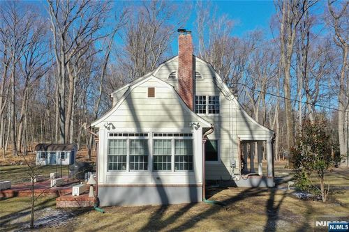 11 Chestnut Ridge Rd, Saddle River, NJ, 07458-3310 | Card Image