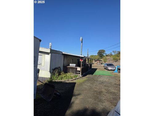 368 Pleasant Ave, Roseburg, OR, 97470-1050 | Card Image