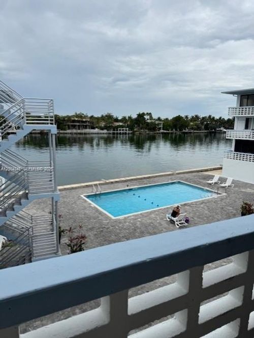 242-6484 Indian Creek Dr, Miami Beach, FL, 33141-5814 | Card Image