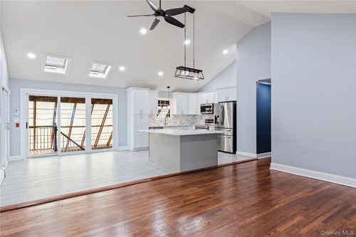 348 Hauser Ave, Holbrook, NY, 11741-3412 | Card Image