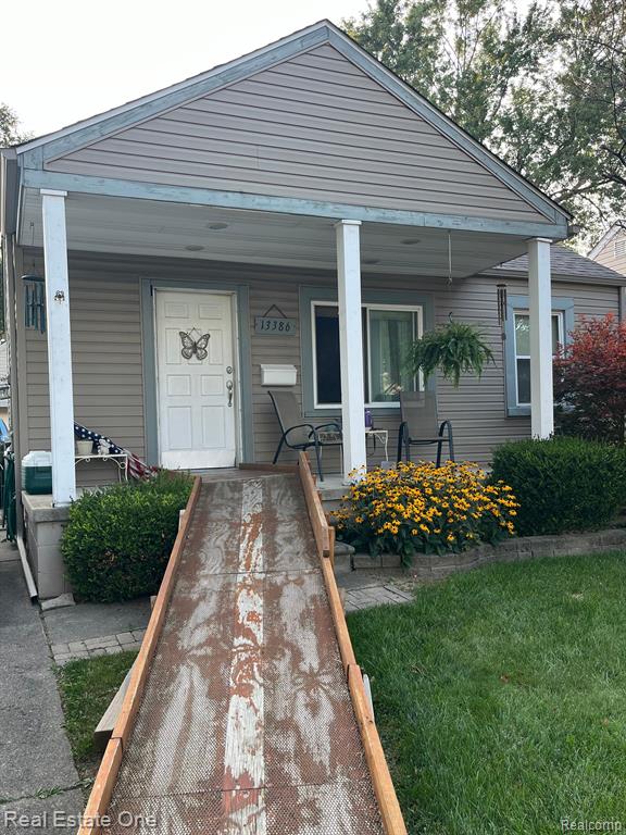 Poplar St, Southgate, MI 48195