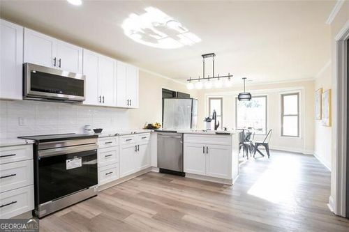 300 Saddle Creek Ln, Roswell, GA, 30076-1089 | Card Image