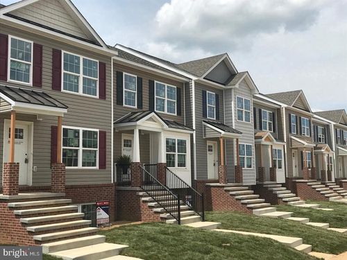 31 Moses Dr, MARTINSBURG, WV, 25405-1142 | Card Image