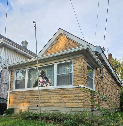 5668 Prosser Ave, Elmwood Place, OH, 45216-2418 | Card Image