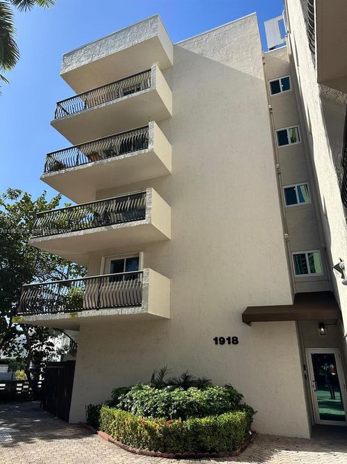 apt-305-1918 Brickell Ave, Miami, FL, 33129-2935 | Card Image