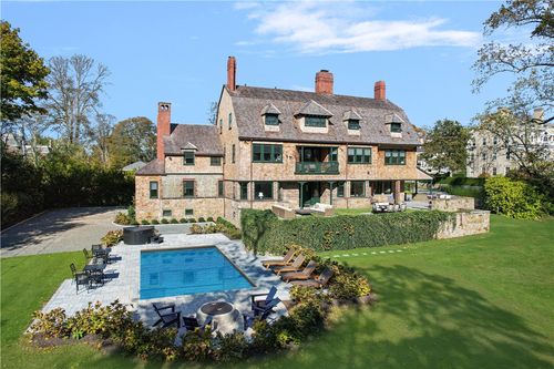 7 Red Cross Ave, Newport, RI, 02840-3180 | Card Image