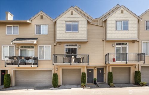 402-12330 Ne 92nd Ln, Kirkland, WA, 98033-5890 | Card Image