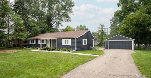 6368 Hermana Rd, West Bloomfield, MI, 48324-1041 | Card Image