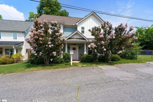 9 Winn St, Greenville, SC, 29601-1443 | Card Image