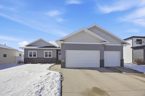 2624 8th St W, West Fargo, ND, 58078-4071 | Card Image