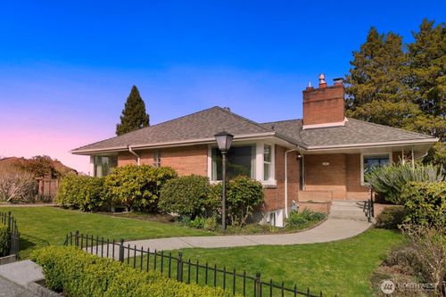 2462 36th Avenue W, Seattle, WA, 98199 | Card Image