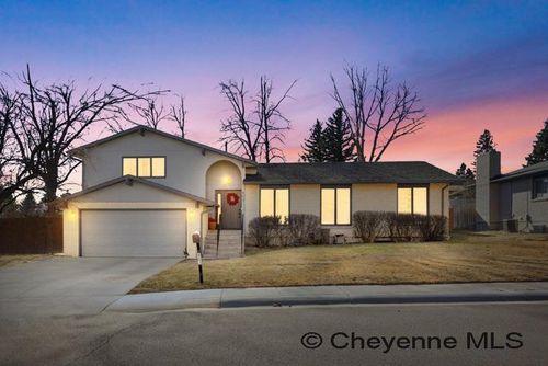 803 Golden Hill St, Cheyenne, WY, 82009-2518 | Card Image