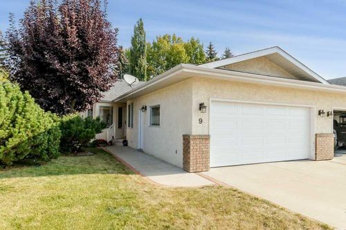 9 Dunn Close, Red Deer, AB, T4R2M6 | Card Image