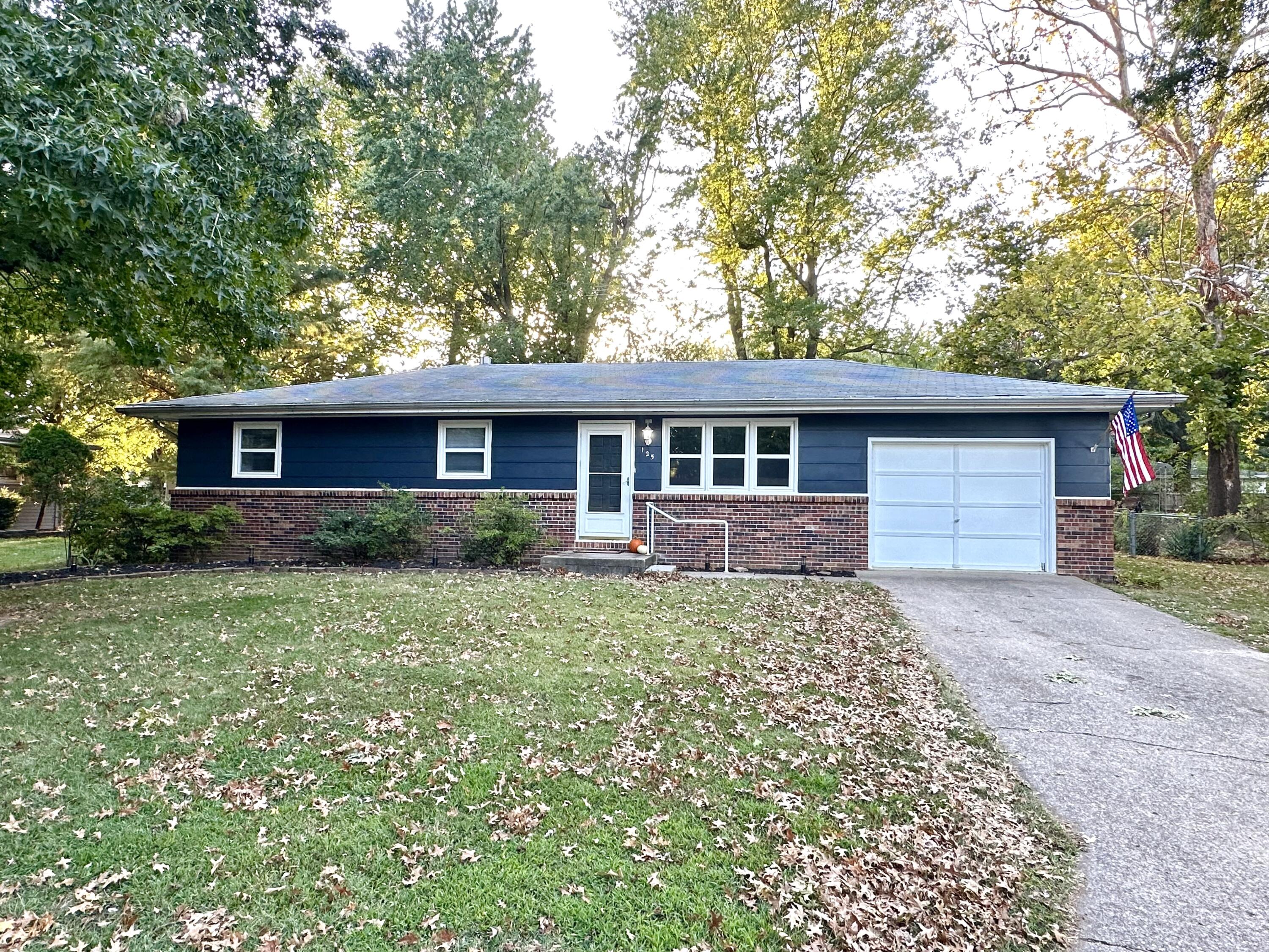 Allen Ave, Republic, MO 65738