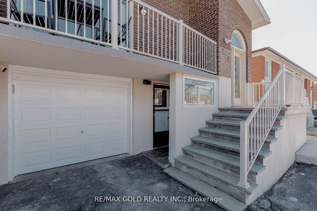 298 Royal Salisbury Way, House attached with 6 bedrooms, 3 bathrooms and 3 parking in Brampton ON | Image 4