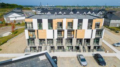 A012 - 142 Foamflower Pl, Townhouse with 2 bedrooms, 2 bathrooms and 1 parking in Waterloo ON | Image 2