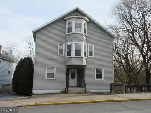 10 E Main St, Kutztown, PA, 19530-1540 | Card Image