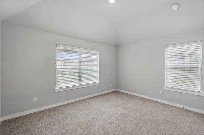 4th dbedroom with two windows | Image 20