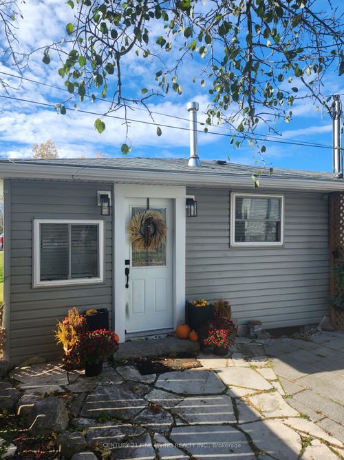 6286 Black River Rd, Sutton West, ON, L0E1R0 | Card Image