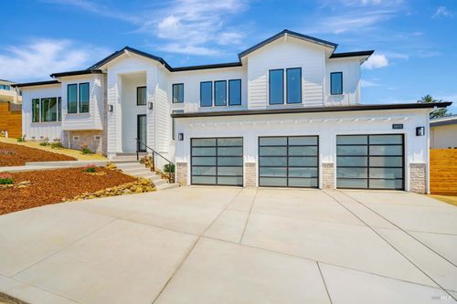 3572 Southridge Dr, Santa Rosa, CA, 95403 | Card Image