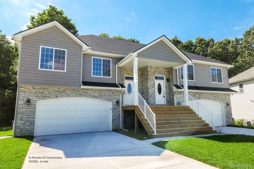 225 Whispering Pines Drive, Fenton, MI, 48430 | Card Image