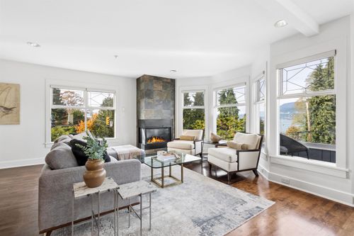 2697 York Avenue, Vancouver, BC, V6K1E6 | Card Image