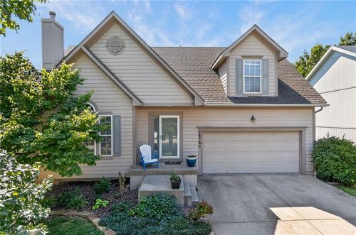 15780 S Bradley Dr, Olathe, KS, 66062-7023 | Card Image