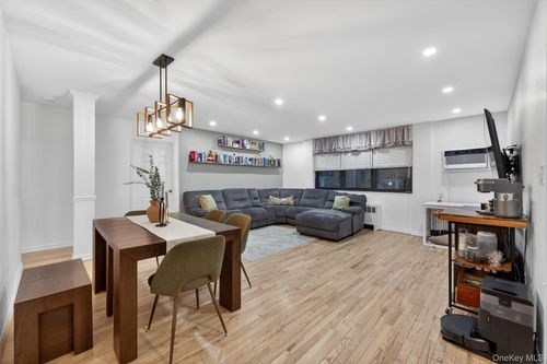 28-155-25 81st St, Howard Beach, NY, 11414-2318 | Card Image