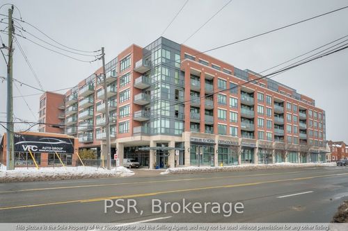 306-7608 Yonge St, Thornhill, ON, L4J0J5 | Card Image