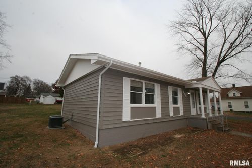 306 E Madison St, Mackinaw, IL, 61755-7555 | Card Image