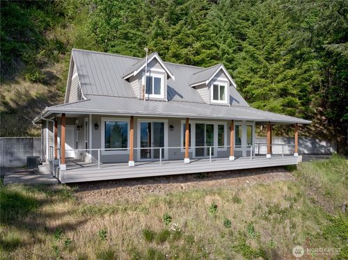 46 Wildwood Ln, Cathlamet, WA, 98612-9564 | Card Image