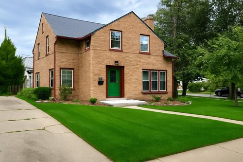 8302 Currie Ave, Wauwatosa, WI, 53213-3004 | Card Image