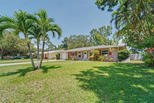 8879 Lakewood Dr, Seminole, FL, 33772-3550 | Card Image