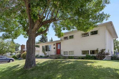 83 Holden Rd Sw, House detached with 4 bedrooms, 2 bathrooms and 2 parking in Calgary AB | Image 3