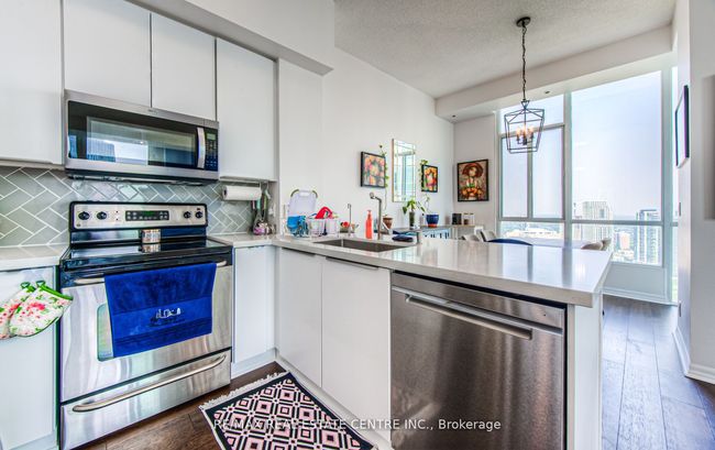 3303 - 220 Burnhamthorpe Rd W, Condo with 2 bedrooms, 2 bathrooms and null parking in Mississauga ON | Image 17