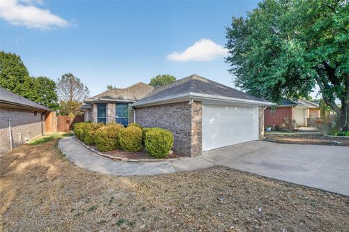 738 Harbour Town Dr, Lake Dallas, TX, 75065-2814 | Card Image