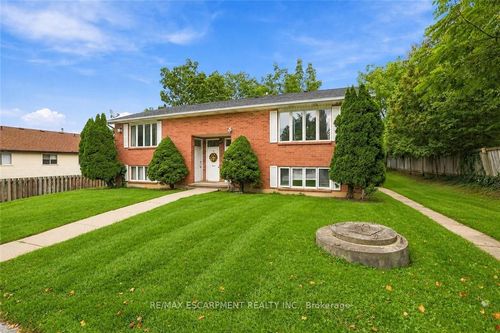 26 Renfrew Street E, Haldimand, ON, N3W1E8 | Card Image