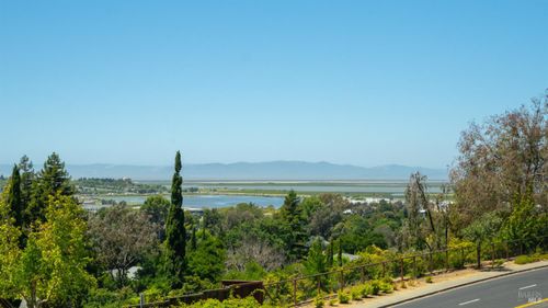 l12-355 Parkview Ter, Vallejo, CA, 94589-2300 | Card Image