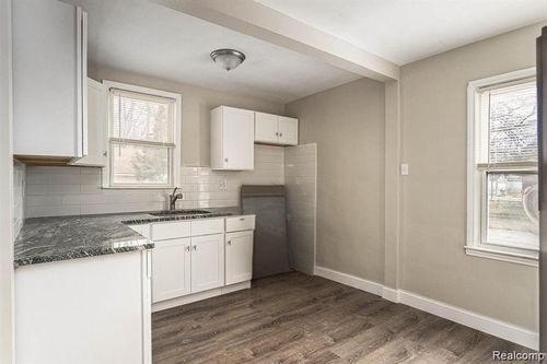 18400 Rutherford St, Detroit, MI, 48235-2940 | Card Image