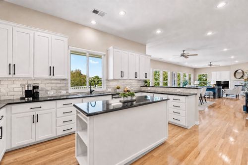 209 Overlook Ct, Georgetown, TX, 78628-5303 | Card Image