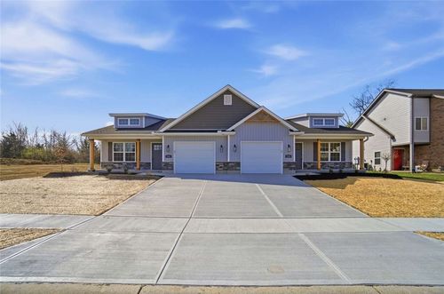 2062 Pine Forest Dr, Miamisburg, OH, 45342-7634 | Card Image