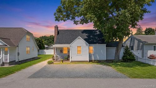 36 Vondran St, Huntington Station, NY, 11746-2548 | Card Image