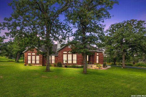 124 Rosewood Dr, La Vernia, TX, 78121-4756 | Card Image