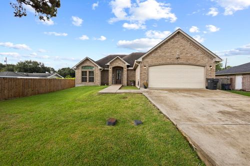 290 Circle Dr, Bridge City, TX, 77611-3655 | Card Image