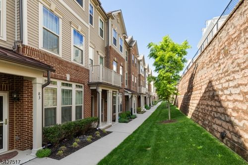 81 Arnold Dr, Wood Ridge, NJ, 07075-2529 | Card Image